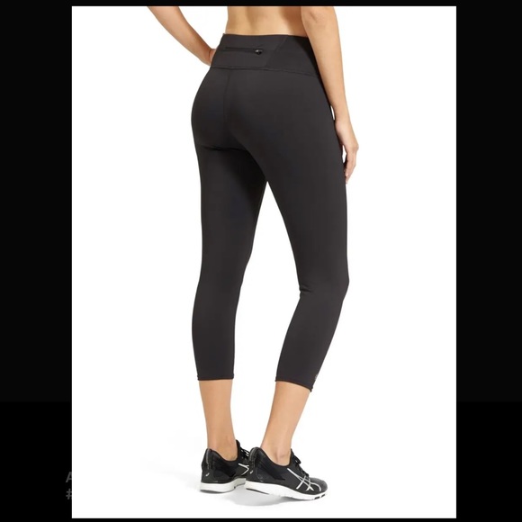 ATHLETA Sonar Capri black‎ mid rise crop leggings size S - Picture 3 of 3